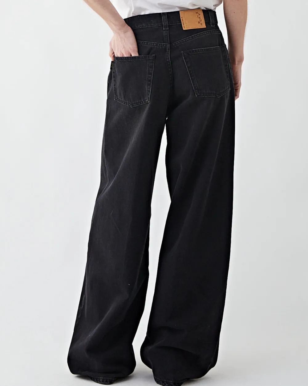 Haikure Bethany Mid Black Hot
