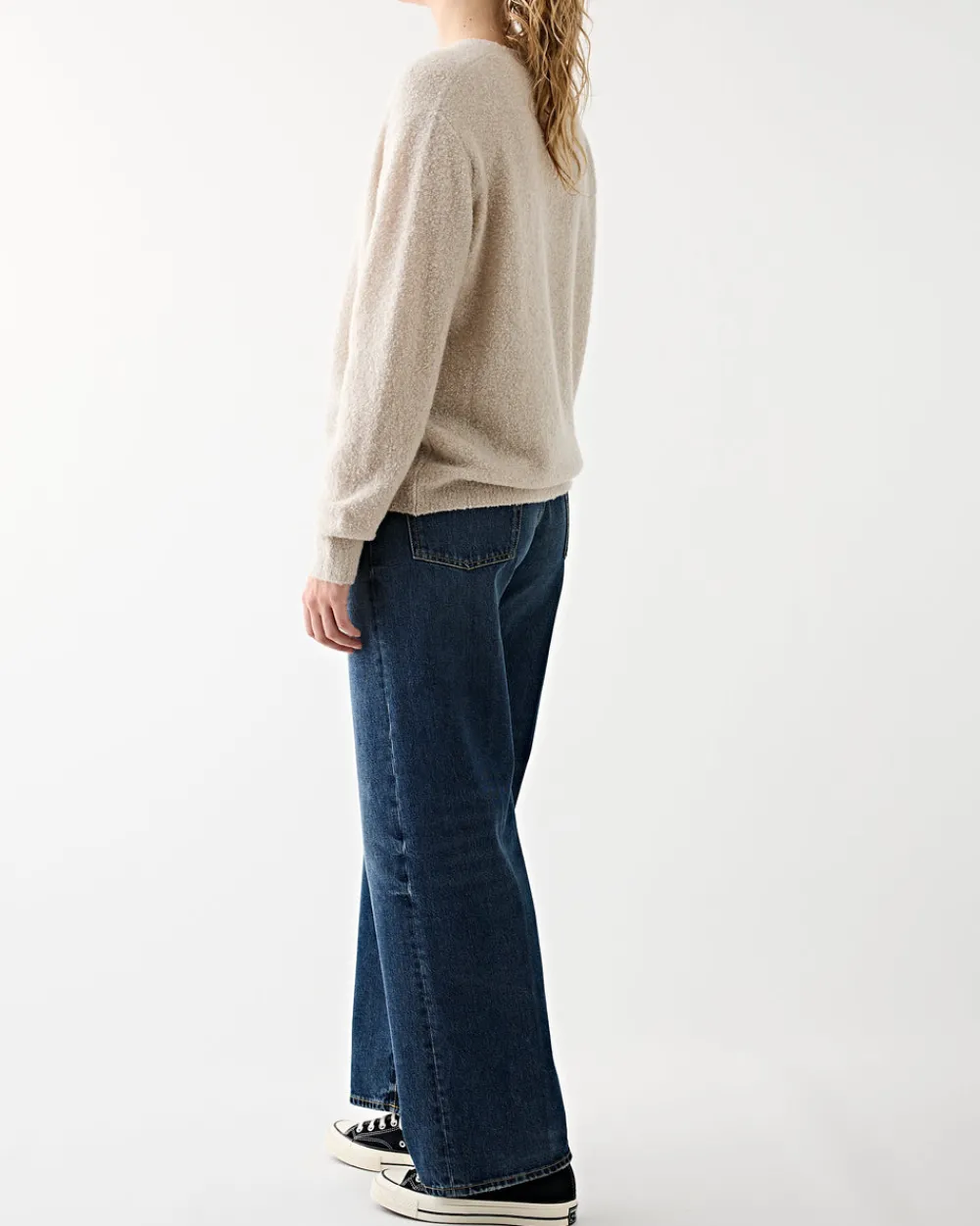 6397 Nubby V-Neck Chalk Clearance