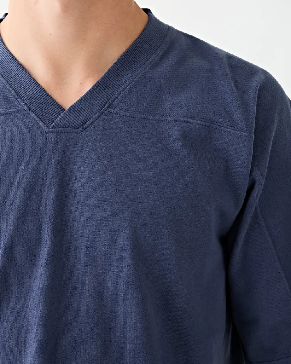 Tenue. Varsity V-Neck T-Shirt Ink Fashion